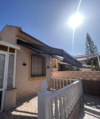 Markis-halvbox-svartaluminium-altavilla-torrevieja-costablanca-fastighet.jpeg