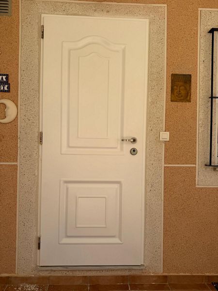 Säkerhetsdörr-dörr-bravomar-torrevieja-costablanca-säkerhet.JPG