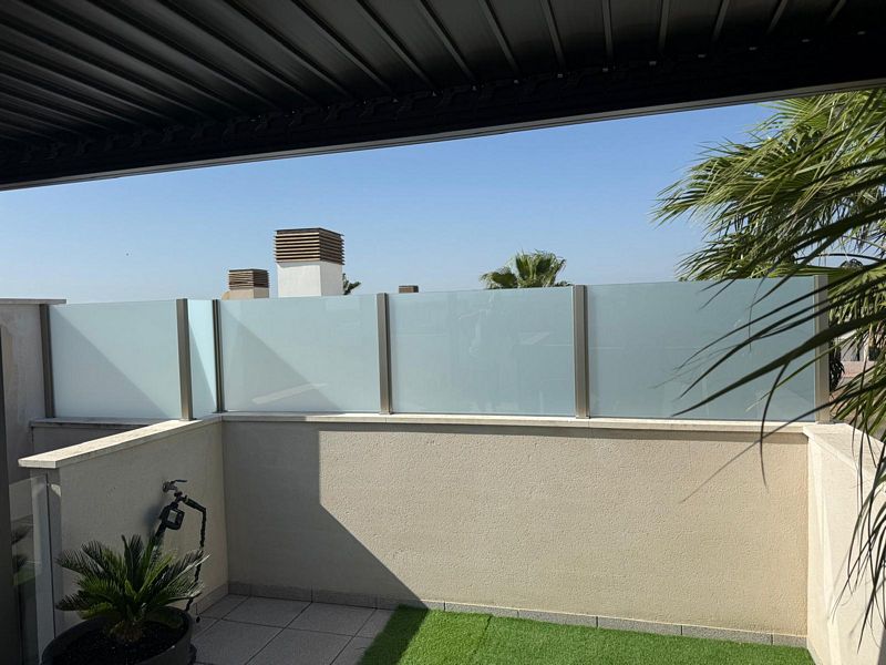 Glasrcke-staket-glas-aluminium-quesada