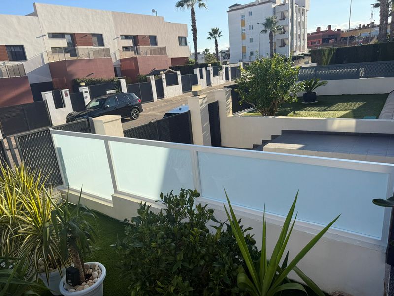 glasrcke-aluminium-glas-frostatglas-insynsskydd-villamrtin-fastighet-orihuelacosta.costablanca